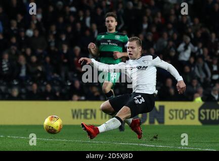 Matej Vydra du comté de Derby marque le premier but de son côté le jeu Banque D'Images