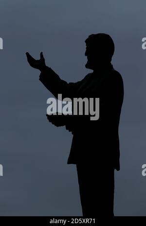 La statue de Jimmy Hill à l'extérieur de la Ricoh Arena Banque D'Images