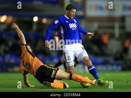 Ryan Bennett (à gauche) de Wolverhampton Wanderers s'attaque à Lukas Jutkiewicz de Birmingham City Banque D'Images