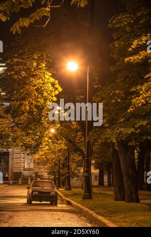 La Russie, Saint-Pétersbourg, rue le soir en voiture Banque D'Images