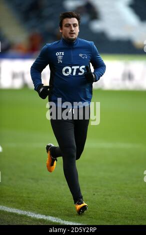 George Thorne du comté de Derby pendant l'échauffement avant le match Banque D'Images