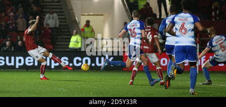 Lloyd Kelly de Bristol City marque le deuxième but de son côté Le jeu contre la lecture Banque D'Images