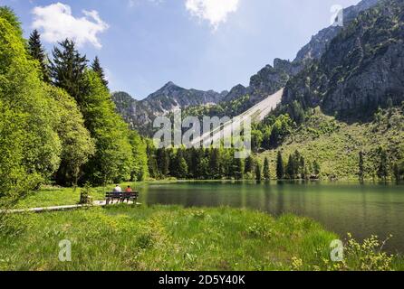 Allemagne, Bavière, Alpes de Chiemgau, Frillensee Inzell, montagnes et de Staufen Banque D'Images