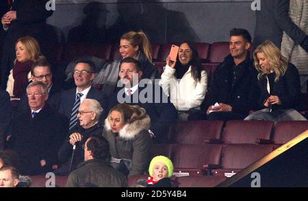 Sir Alex Ferguson (à gauche), Gemma Atkinson (en haut au centre), Aljaz Skorjanec (en haut, deuxième à droite) et Richard Arnold (au centre), directeur général du Groupe Manchester United Banque D'Images