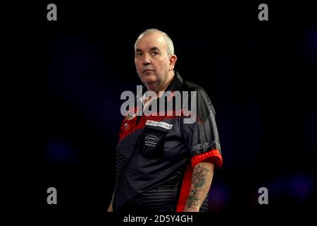 Phil Taylor réagissant au cours de journée quatorze de la William Hill World Darts Championship à Alexandra Palace, Londres. Banque D'Images