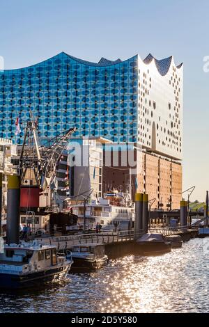 Allemagne, Hambourg, Elbe Philharmonic Hall et Sandtorhafen Banque D'Images