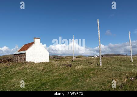 Pêche au saumon en terre battante avec des postes de séchage net, ClachToll, Assynt, NW Highlands, Écosse, Royaume-Uni Banque D'Images