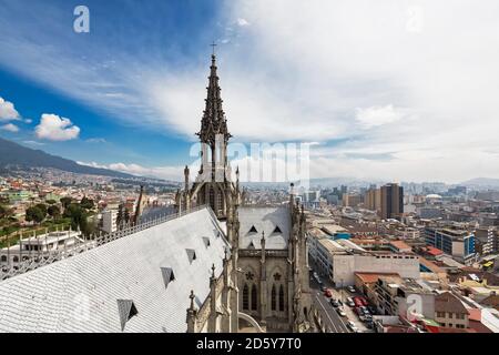 L'Équateur, Quito, clocher de la Basilique de la National Vow Banque D'Images