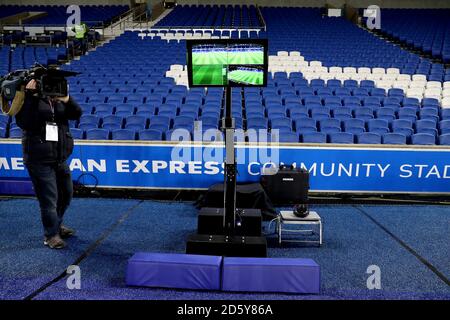 Vue du VAR (Video Assistant Referee) Côté terrain du système au stade AMEX Banque D'Images