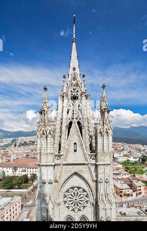 L'Équateur, Quito, clocher de l'église de la Basilique de la National Vow Banque D'Images