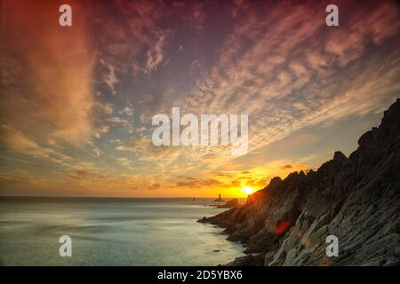 France, Bretagne, Pointe du Raz avec lighthouse Banque D'Images