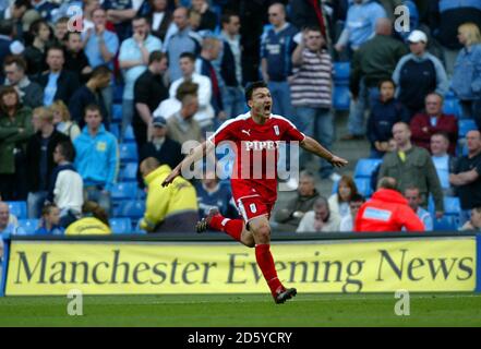 Steed Malbranque de Fulham célèbre le but gagnant Banque D'Images