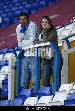 Les fans de Birmingham City sont découragés après leur relégation de la FA Barclays Premiership Banque D'Images