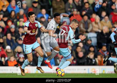 Jack Cork de Burnley et Gudmundsson de Johann Berg bloquent Manchester United Anthony Martial (centre) Banque D'Images