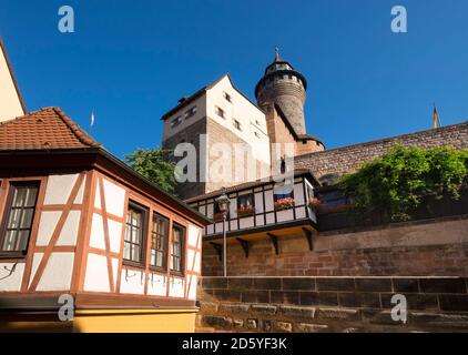 Allemagne, Bavière, moyenne-Franconie, Nuremberg, Château avec la Tour Sinwell Banque D'Images