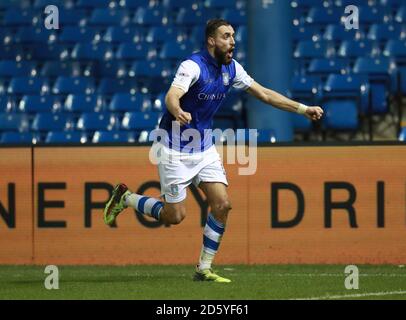 Atdhe Nuhiu, de Sheffield Wednesday, célèbre le premier but Banque D'Images