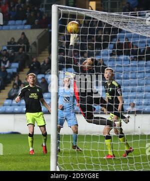 Jordan Shipley de Coventry City (deuxième à gauche) Marque le deuxième but de son côté contre Cambridge Unis Banque D'Images