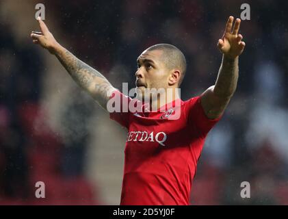 Josh Magennis, de Charlton Athletic, célèbre son deuxième but Banque D'Images