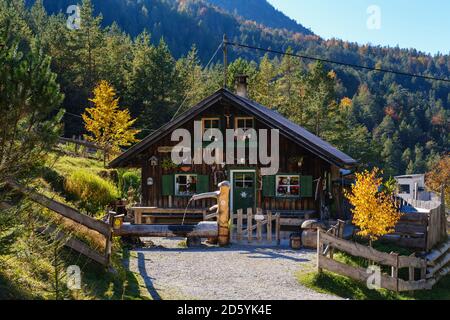 Autriche, Tyrol, Karwendel, Hinterautal, chalet alpin Banque D'Images