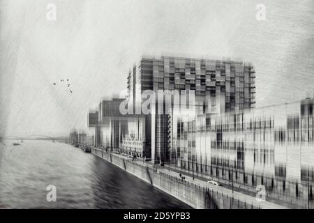 Allemagne, Cologne, vue de maisons Grue à Rheinau Harbour Banque D'Images