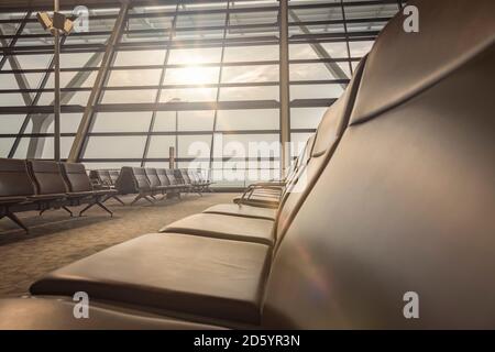 Chine, Shanghai, aire d'attente vide à l'aéroport de Pudong Banque D'Images