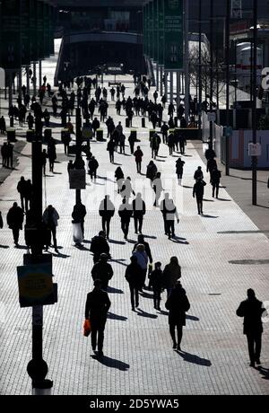 Fans sur Wembley Way avant le match Banque D'Images