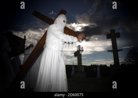 Espagne, Bercianos de Aliste, pénitents de la fraternité Santo Entierro pendant la procession du Vendredi Saint Banque D'Images