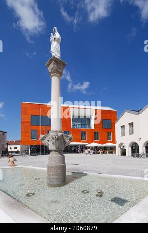 Allemagne, Bavière, Bad Aibling, St Mary's Column et hôtel de ville Banque D'Images