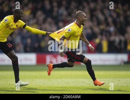 Roberto Pereyra (au centre) de Watford célèbre un but Banque D'Images