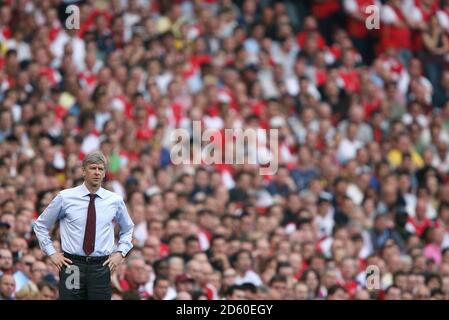 PHOTO DU DOSSIER: Arsene Wenger doit quitter Arsenal à la fin de la saison, mettant fin à un règne de près de 22 ans en tant que gestionnaire Arsene Wenger, gestionnaire d'Arsenal ... Football - FA Barclays Premiership - Arsenal v Fulham - Emirates Stadium ... 29-04-2007 ... londres ... Royaume-Uni ... Le crédit photo devrait se lire comme suit : Mike Egerton/EMPICS Sport. Référence unique n° 4609267 ... NUL Banque D'Images