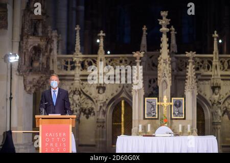 Magdebourg, Allemagne. 14 octobre 2020. Le président roumain Klaus Werner Iohannis s'adresse aux invités de la cérémonie de remise du prix Kaiser Otto dans la cathédrale. Cela avait été attribué au président de la cathédrale. Le prix non doté de la ville de Magdebourg est décerné tous les deux ans à des individus ou organisations qui ont rendu des services exceptionnels à la compréhension européenne. Credit: Klaus-Dietmar Gabbert/dpa-Zentralbild/dpa/Alay Live News Banque D'Images