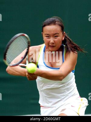 Shuai Peng de la Chine en action contre Nicole Pratt de l'Australie Banque D'Images