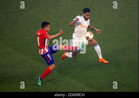 Angel Correa (à gauche) de l'Atletico Madrid et la bataille d'Amavi Jordan de Marseille pour le ballon Banque D'Images