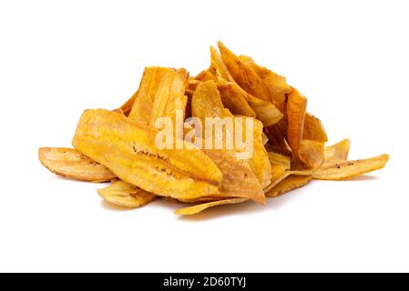 pile de copeaux de plantain sur fond blanc avec ombre Banque D'Images