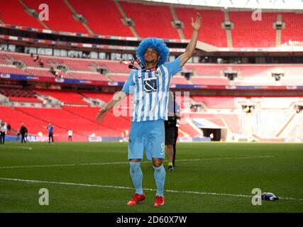 Marc McNulty, de Coventry City, fête ses célébrations après que ses côtés ont remporté la promotion À Sky Bet League One Banque D'Images