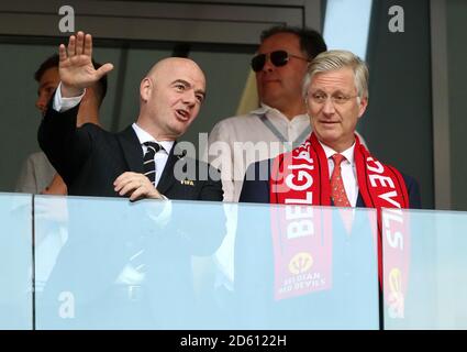 Le Président de la FIFA, Gianni Infantino (à gauche) et le Roi Philippe de Belgique dans les supports Banque D'Images