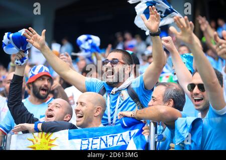 Un fan de l'Uruguay montre son soutien dans les tribunes à venir de la correspondance Banque D'Images