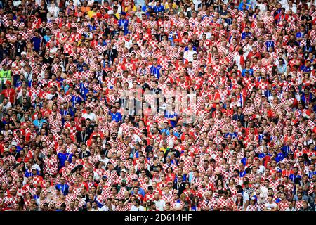 Fans de Croatie dans les stands lors de la finale de la coupe du monde de la FIFA 2018 au stade Luzhniki à Moscou, le 15 juillet 2018 Banque D'Images
