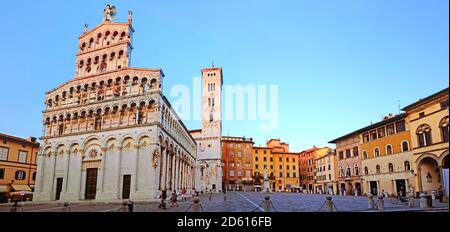 Place de la cathédrale de Lucca en Toscane Italie Banque D'Images