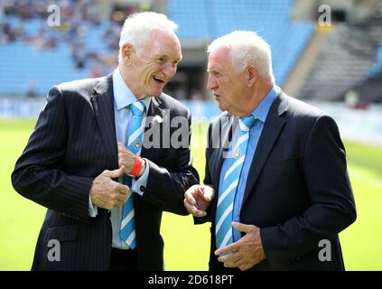 Les anciens joueurs de Coventry City Roy Barry (à gauche) et Barry Powell Banque D'Images