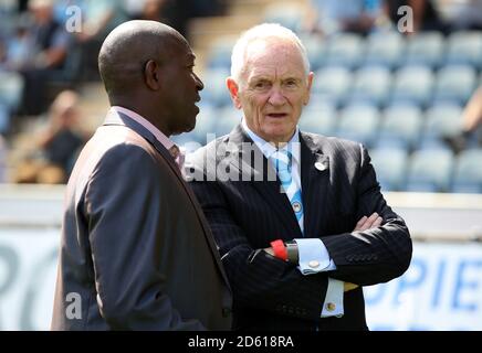 Les anciens joueurs de Coventry City David Bennett (à gauche) et Roy Barry Banque D'Images