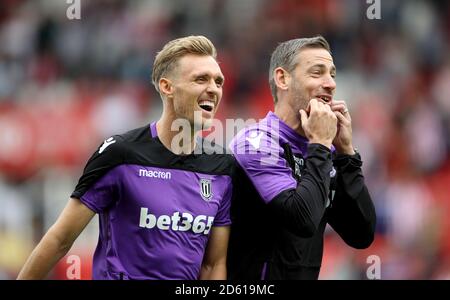 Darren Fletcher (à gauche) de la ville de Stoke et Rory, premier entraîneur d'équipe Supprimer avant le lancement Banque D'Images