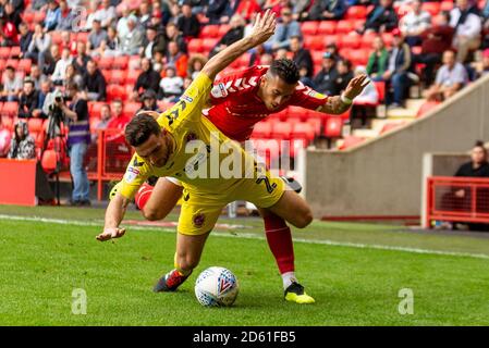 Lewis page de Charlton Athletic et Lewie Coyle de Fleetwood Town Banque D'Images