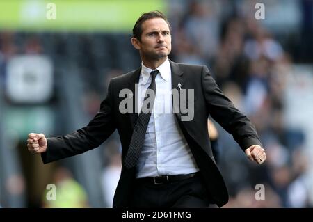 Le directeur du comté de Derby, Frank Lampard, célèbre après Richard Keogh (pas dans l'image) marque leur deuxième but du jeu Banque D'Images