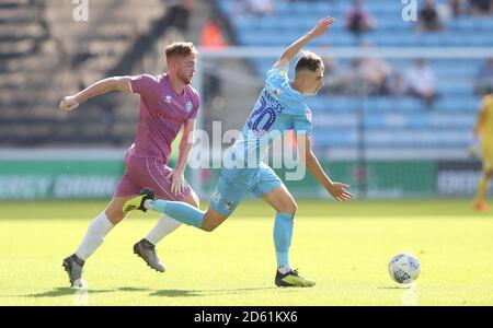 Camps Tom Bayliss et Callum de Rochdale à Coventry City (à gauche) Banque D'Images