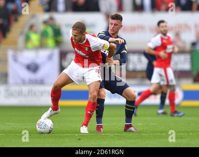 Le mont Mason (au centre) du comté de Derby combat avec la volonté de Rotherham United Vaulks (gauche) Banque D'Images