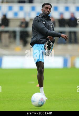 Le Jordy Hiwula de Coventry City se réchauffe avant de démarrer Banque D'Images