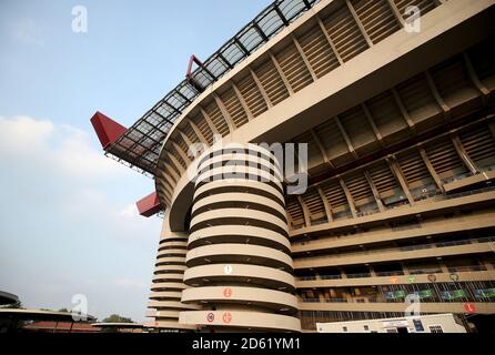 Une vue à l'extérieur du stade San Siro avant le match Banque D'Images