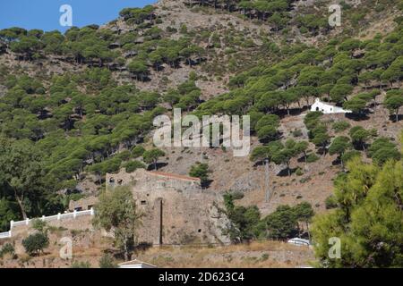 Chapelle 'Ermita del Calvario' dans la montagne du village blanc de Mijas Pueblo, province de Málaga, Andalousie, Espagne. Banque D'Images