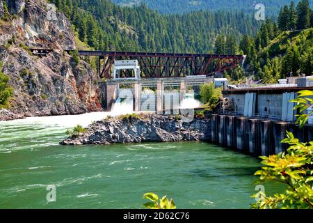 Barrage de Box Canyon sur une rivière Pend oreille Banque D'Images